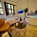 Le Corneille - Jacuzzi, Sauna & Parking Par Atypique Rouen