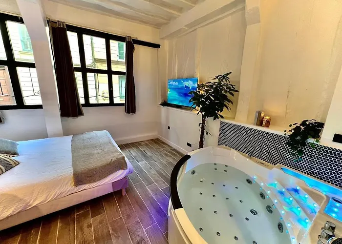 Le Corneille - Jacuzzi, Sauna&parking Par Atypique Appartement Rouen